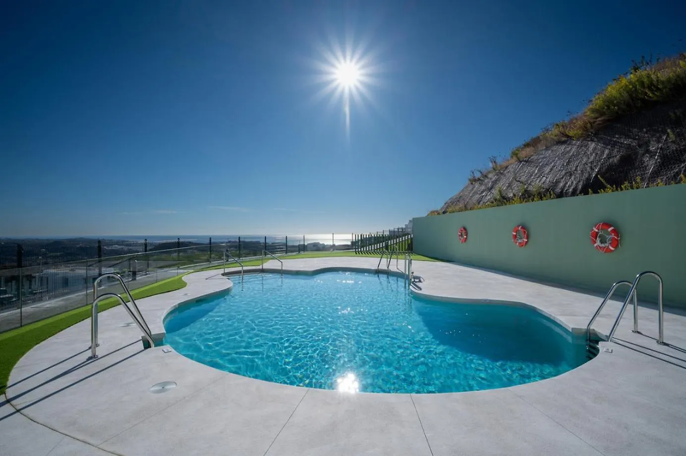 3-Bedroom Oasis Private, Luxe, Scenic, Spacious Sitio de Calahonda Apartment