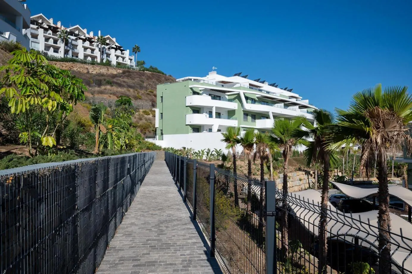 3-Bedroom Oasis Private, Luxe, Scenic, Spacious Sitio de Calahonda