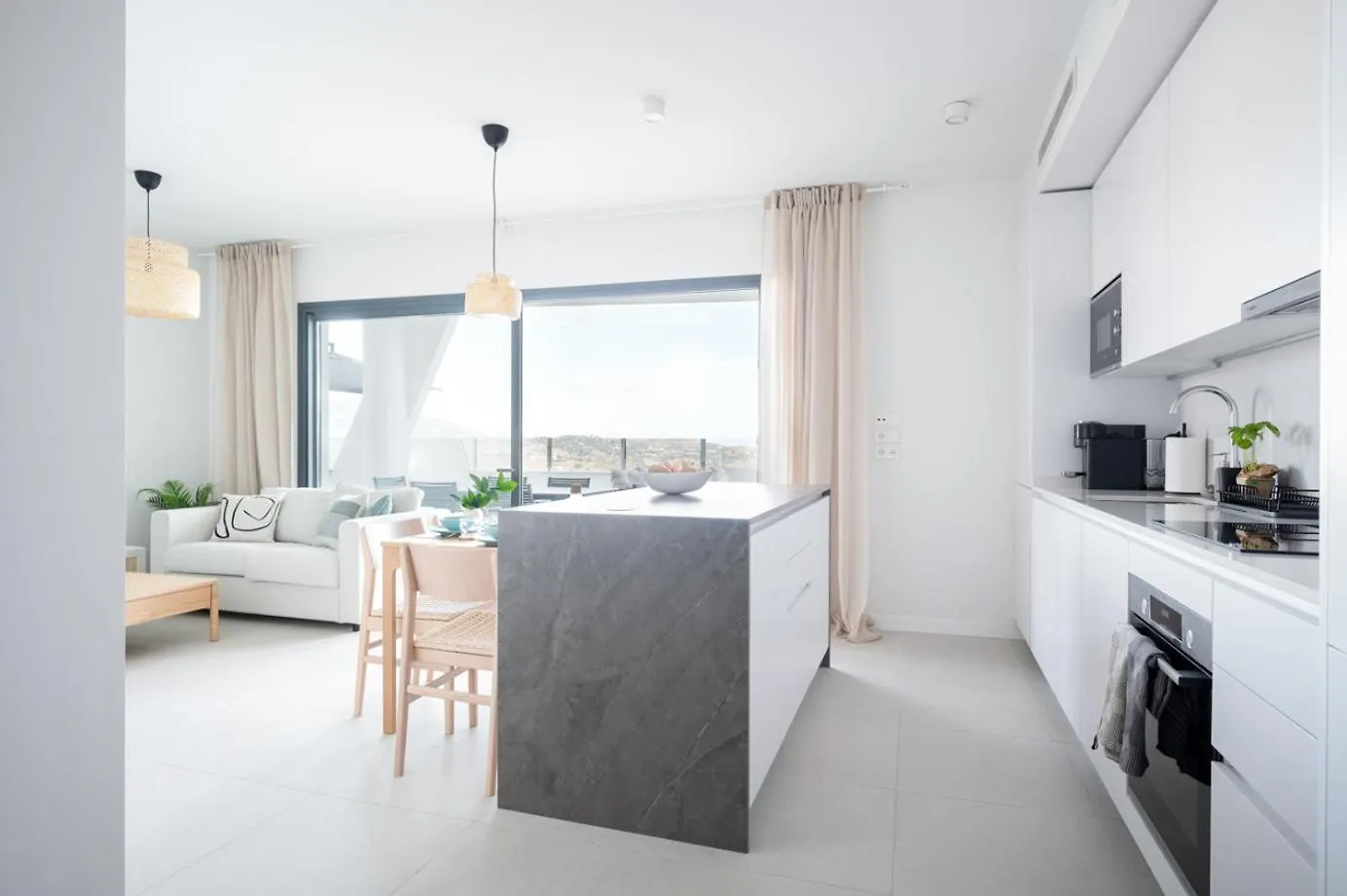 Apartment 3-Bedroom Oasis Private, Luxe, Scenic, Spacious Sitio de Calahonda